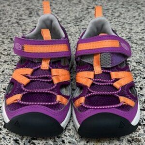 Little kids size 8 Keens